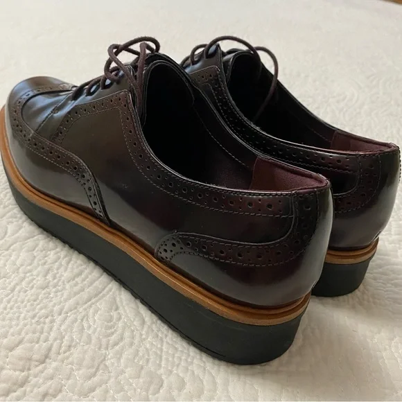 Ladies’ Oxfords by Clarks - Picture 11 of 14